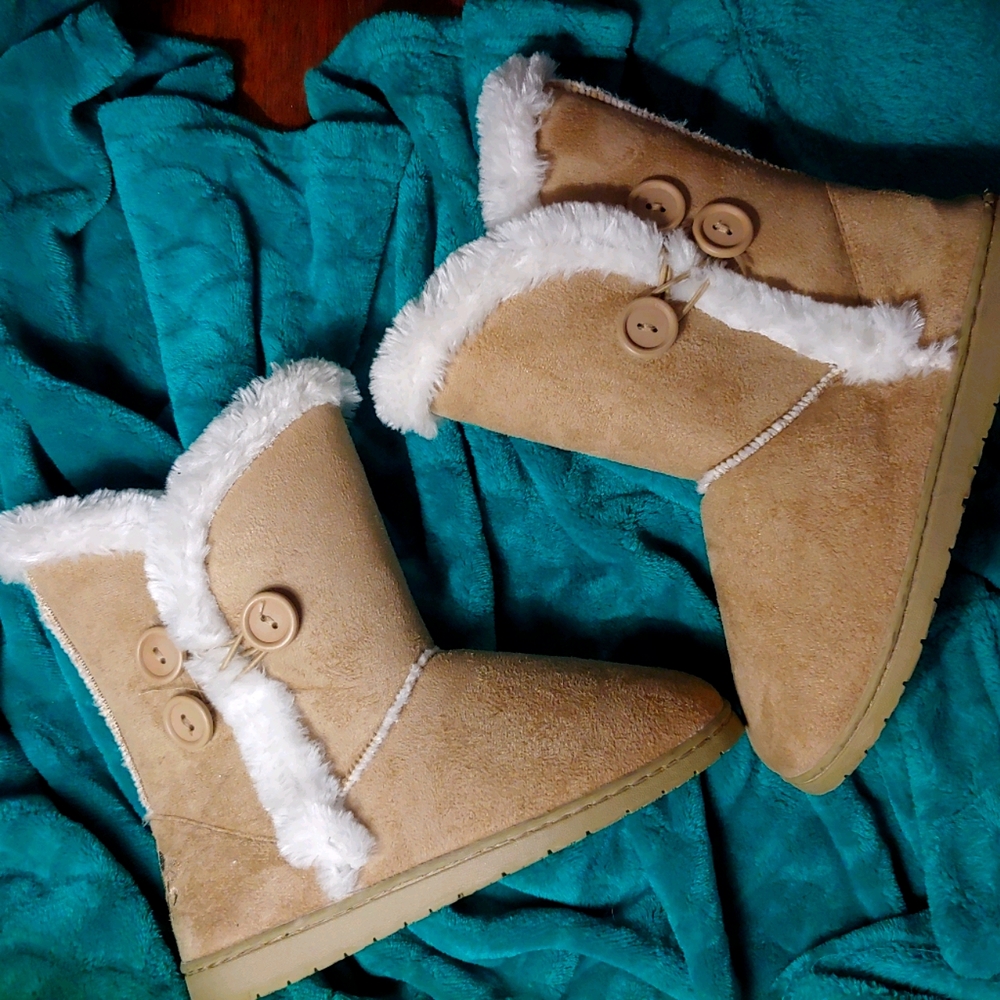 Brand New never worn Dawgs boots
